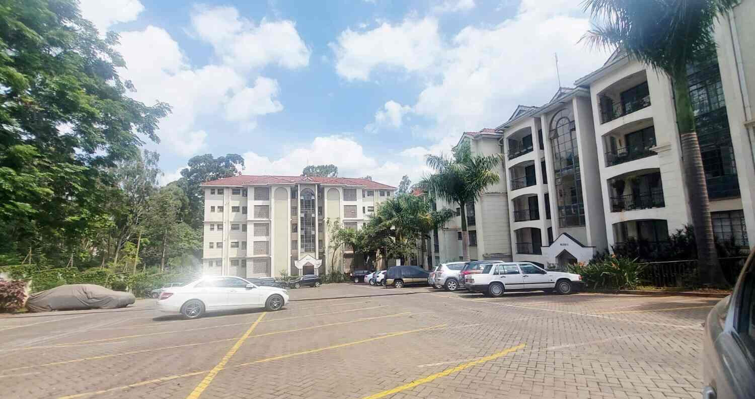 3BR with DSQ & Pool Access - Lavington, Hatheru Road