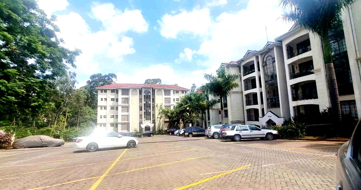 3BR with DSQ & Pool Access - Lavington, Hatheru Road