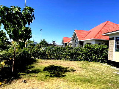 3bdrm Bungalow in Joska for rent - Image 2