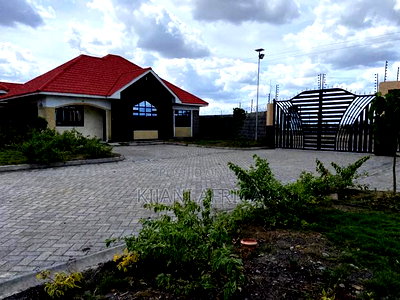 3bdrm Bungalow in Joska for rent - Image 4