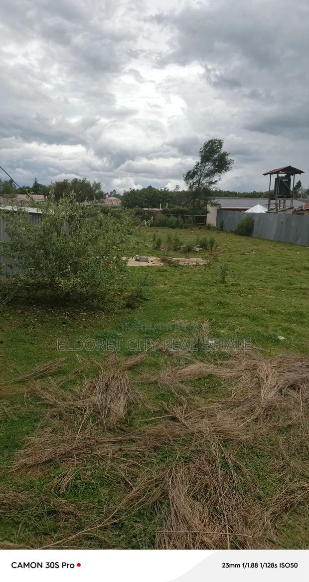 1/4 Plot Outspan Ideal for Residential With Title.