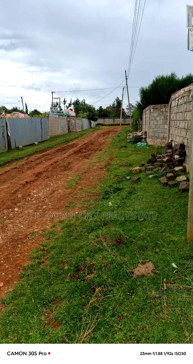 1/4 Plot Outspan Ideal for Residential With Title.