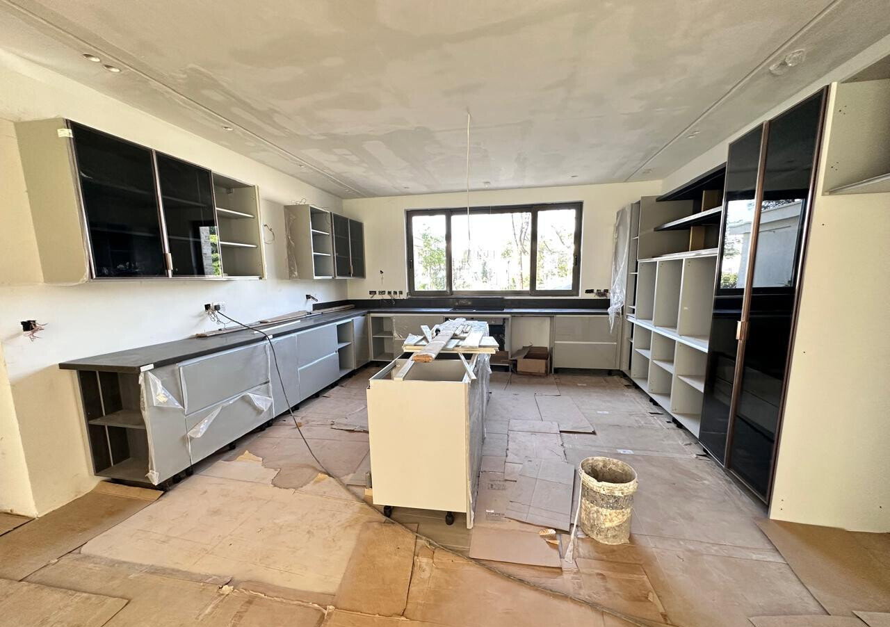5BR All-Ensuite Townhouse with Private Pool – Kerarapon