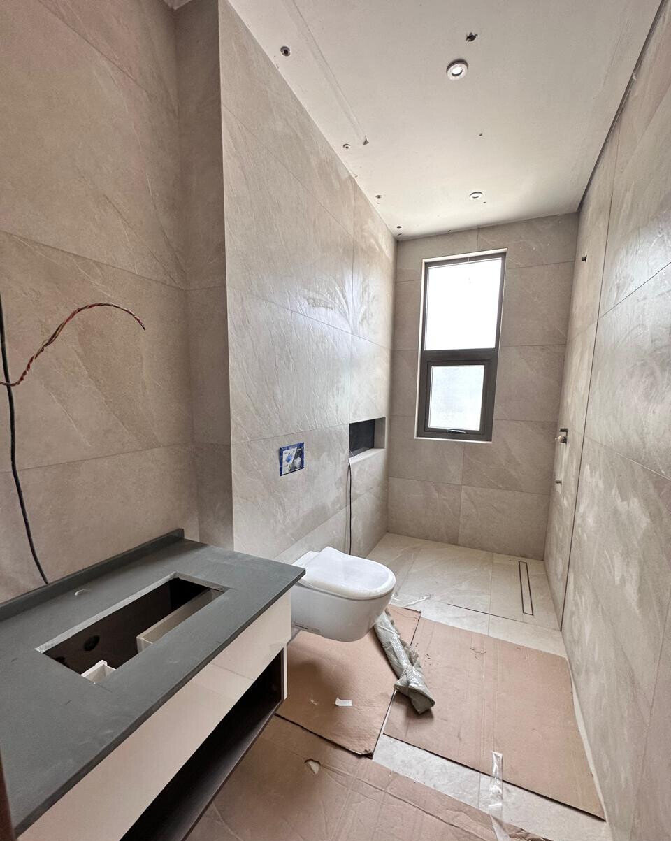 5BR All-Ensuite Townhouse with Private Pool – Kerarapon