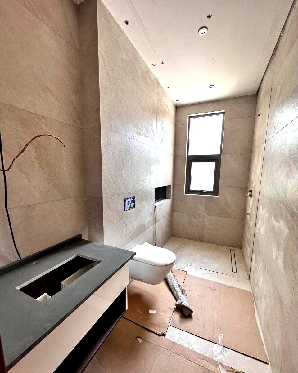 5BR All-Ensuite Townhouse with Private Pool – Kerarapon