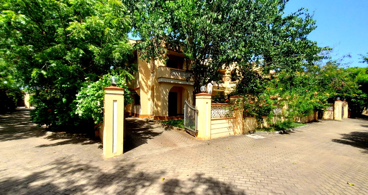 Gated 4BR Townhouse, 2nd Row from Beach - Shanzu