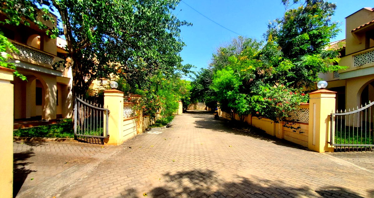 Gated 4BR Townhouse, 2nd Row from Beach - Shanzu