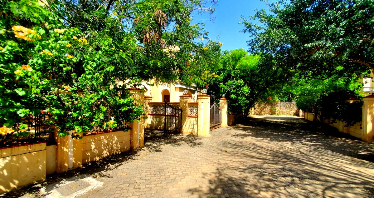 Gated 4BR Townhouse, 2nd Row from Beach - Shanzu
