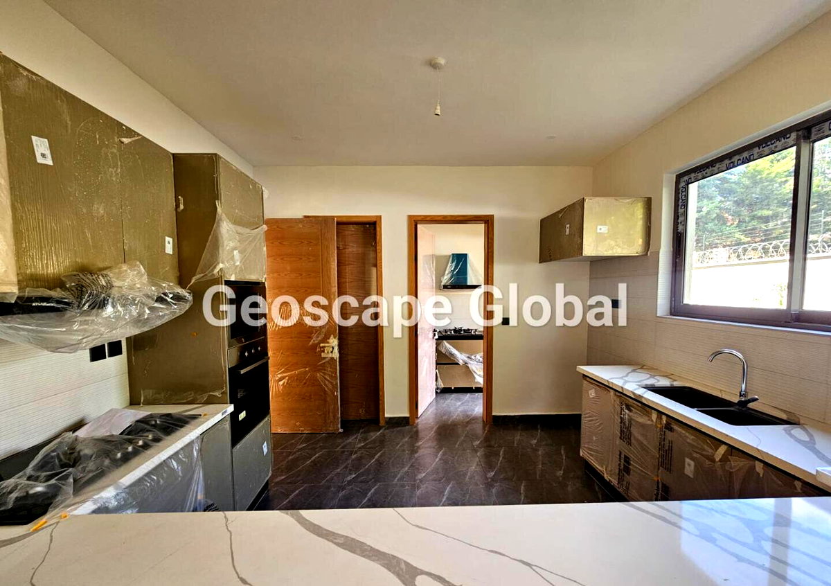 6-Bedroom Townhouse with Gym & DSQ in Quiet Lavington