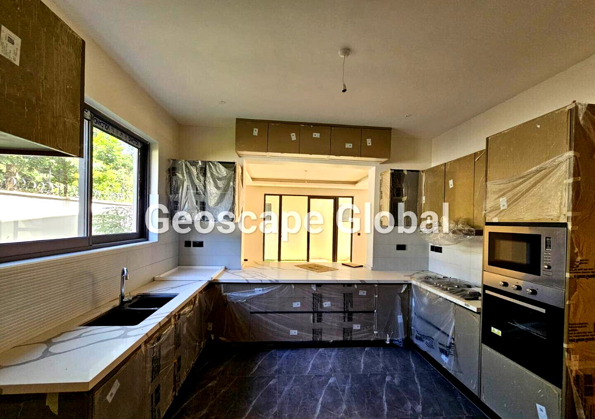 6-Bedroom Townhouse with Gym & DSQ in Quiet Lavington