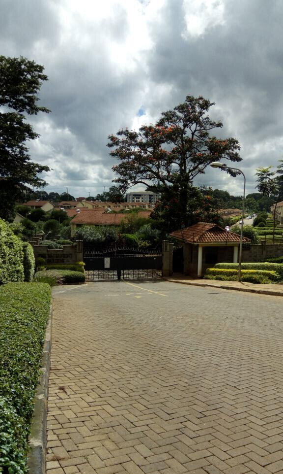 Sunken Lounge & Parquet Floors 4BR Townhouse - Loresho