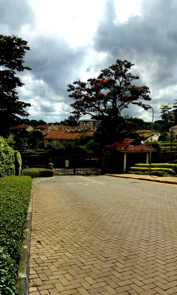 Sunken Lounge & Parquet Floors 4BR Townhouse - Loresho