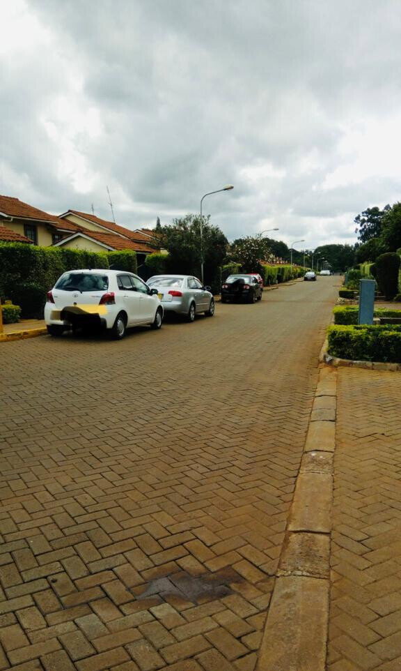 Sunken Lounge & Parquet Floors 4BR Townhouse - Loresho