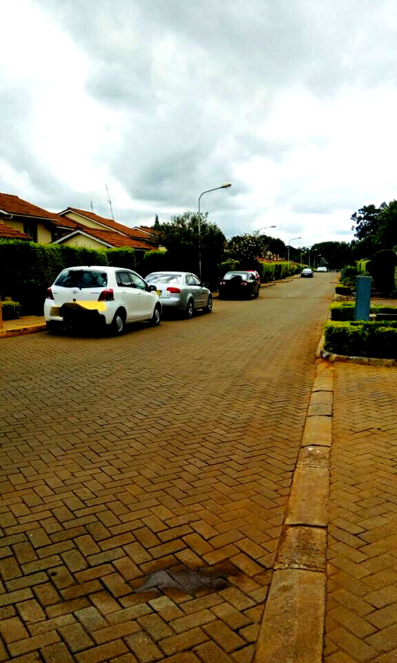 Sunken Lounge & Parquet Floors 4BR Townhouse - Loresho