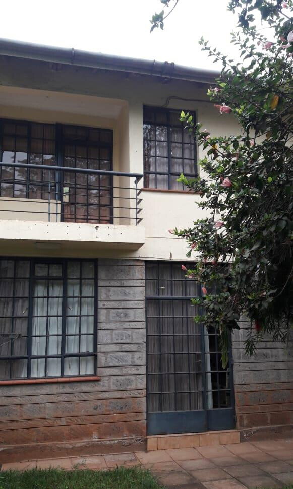 Waterfront 4BR Townhouse with DSQ & Own Compound - Mountain View