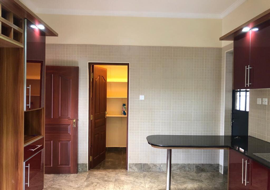 Waterfront 4BR Townhouse with DSQ & Own Compound - Mountain View