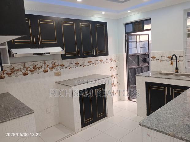 3bdrm Mansion in Pipeline, Nakuru Town East for sale