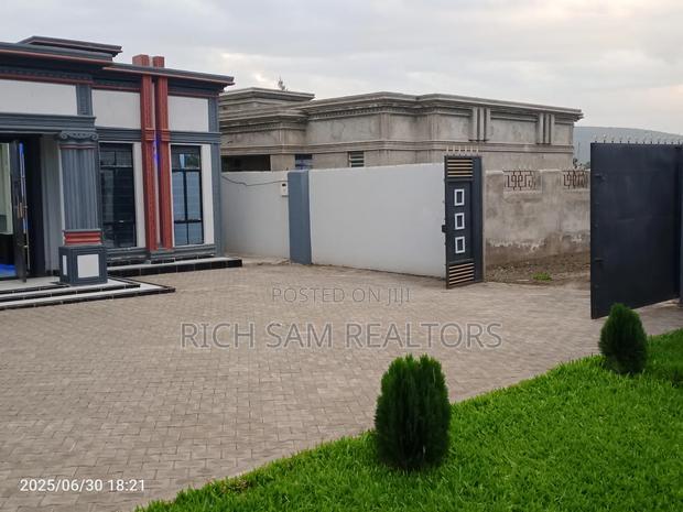 3bdrm Mansion in Pipeline, Nakuru Town East for sale
