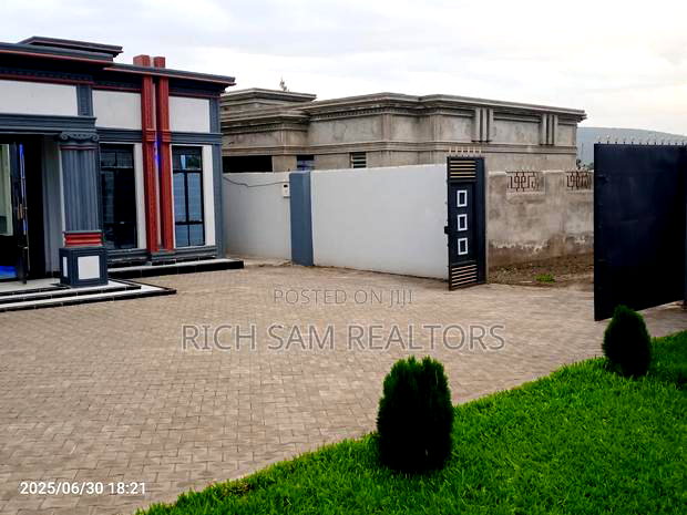 3bdrm Mansion in Pipeline, Nakuru Town East for sale