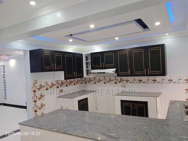 3bdrm Mansion in Pipeline, Nakuru Town East for sale