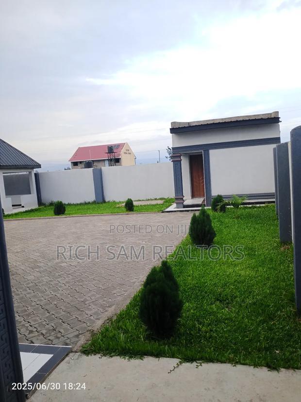 3bdrm Mansion in Pipeline, Nakuru Town East for sale