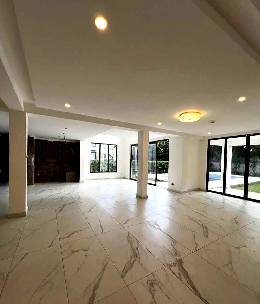 0.6-Acre 5BR Villa with Pool & Jacuzzi – Karen