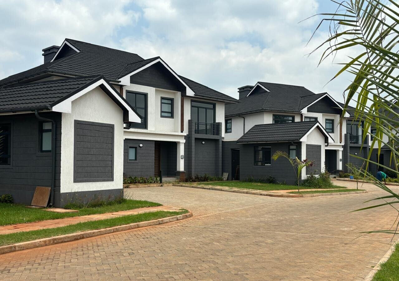 4BR Townhouse in 40-Acre Gated Paradise - Ridgeways