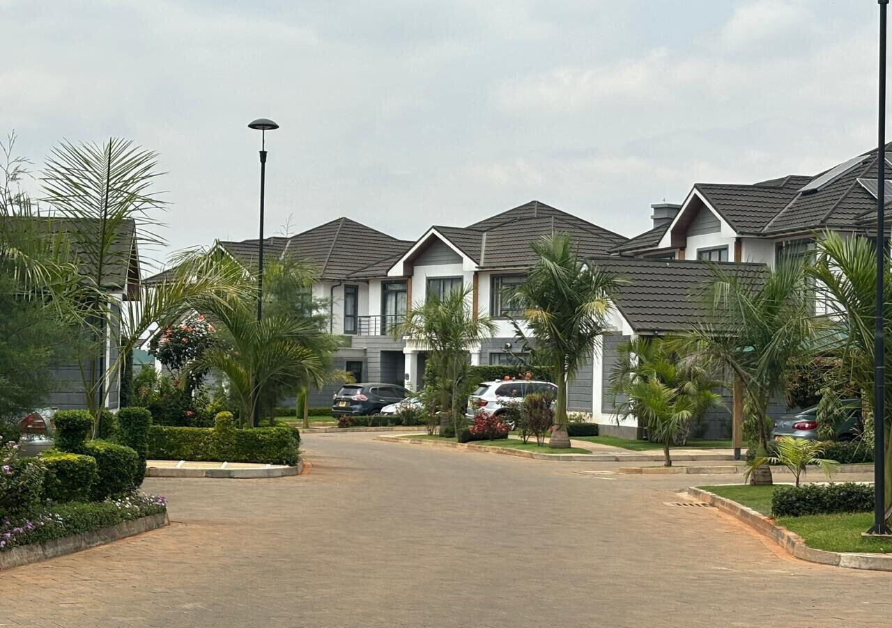 4BR Townhouse in 40-Acre Gated Paradise - Ridgeways