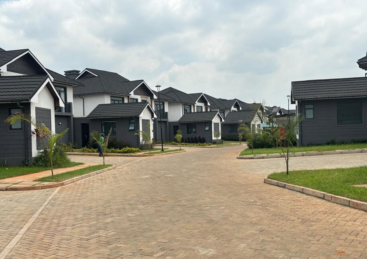 4BR Townhouse in 40-Acre Gated Paradise - Ridgeways