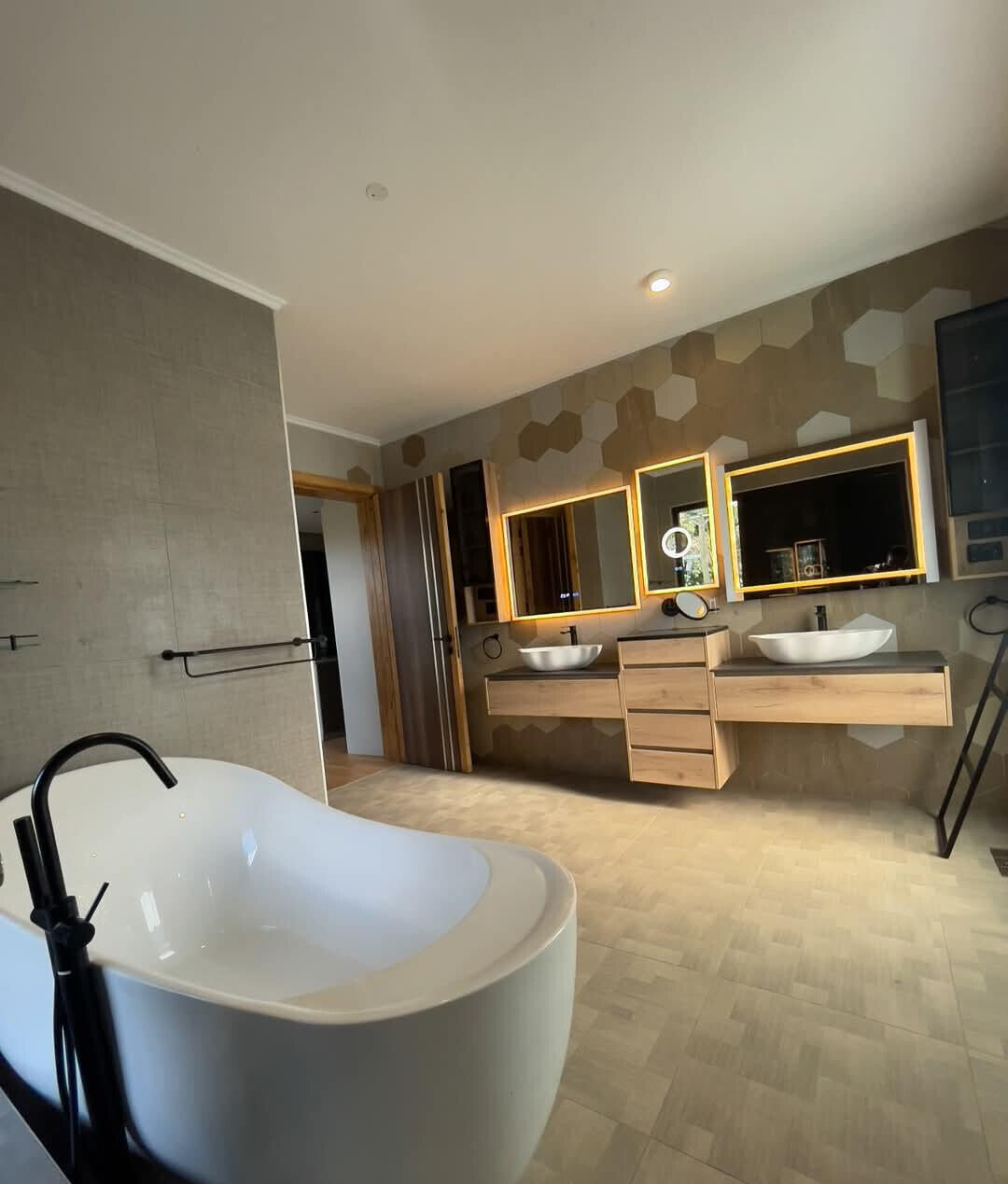 Luxury 5-Ensuite Townhouse with Private Pool & Lift - Lavington