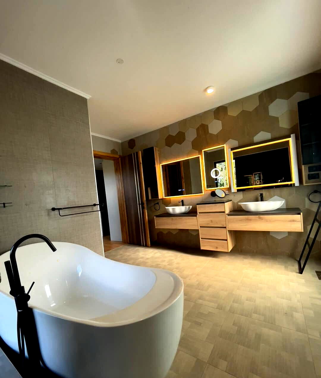 Luxury 5-Ensuite Townhouse with Private Pool & Lift - Lavington