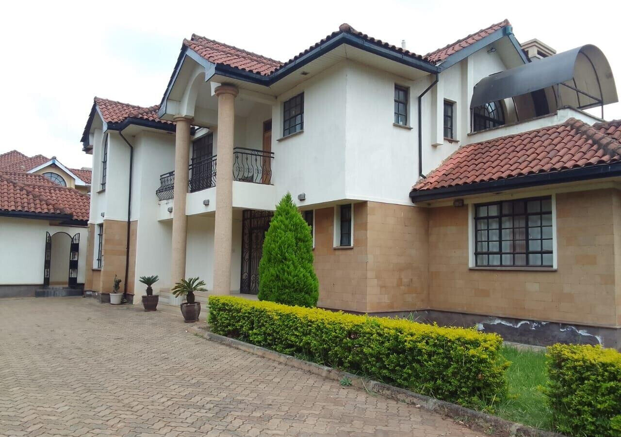 Homely 5-Ensuite Townhouse with Backup Generator – Karen