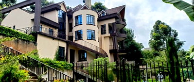 8-Ensuite Mansion with Forest Views & Pool - Nyari