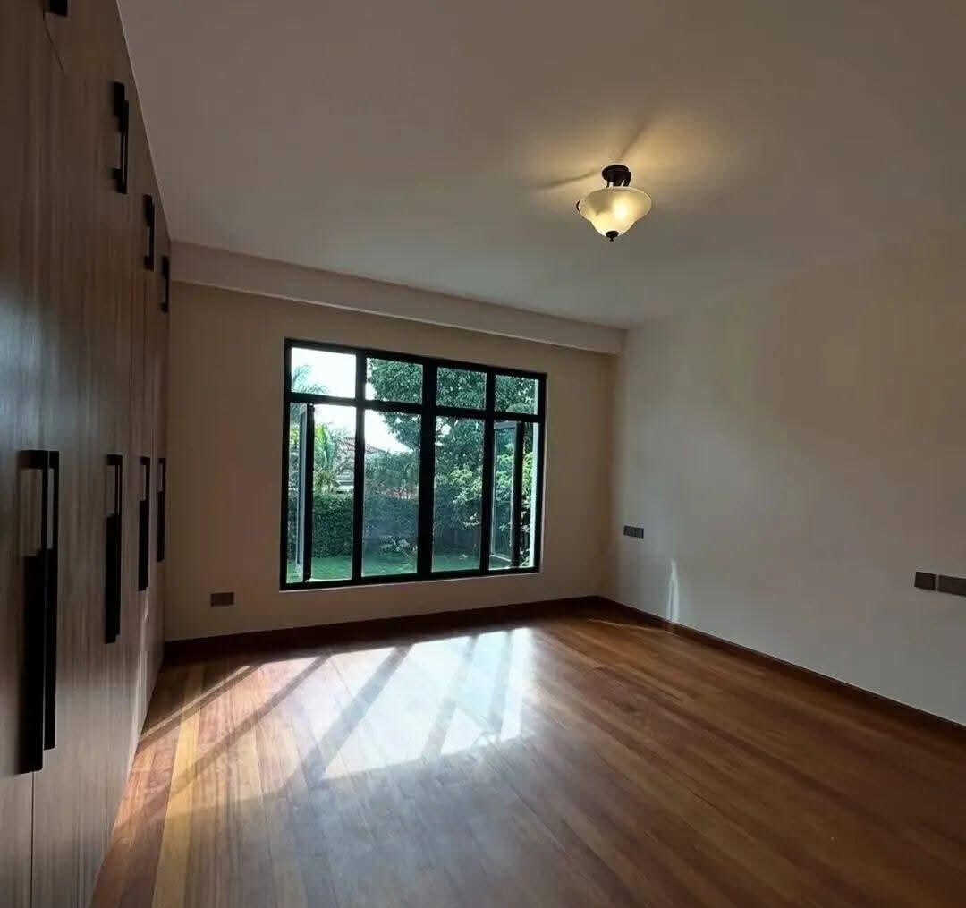 Half-Acre 5BR Mansion with Attic Lounge & Study - Runda