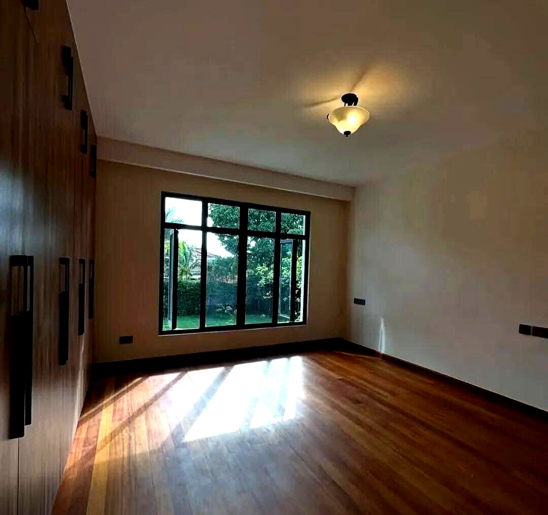 Half-Acre 5BR Mansion with Attic Lounge & Study - Runda