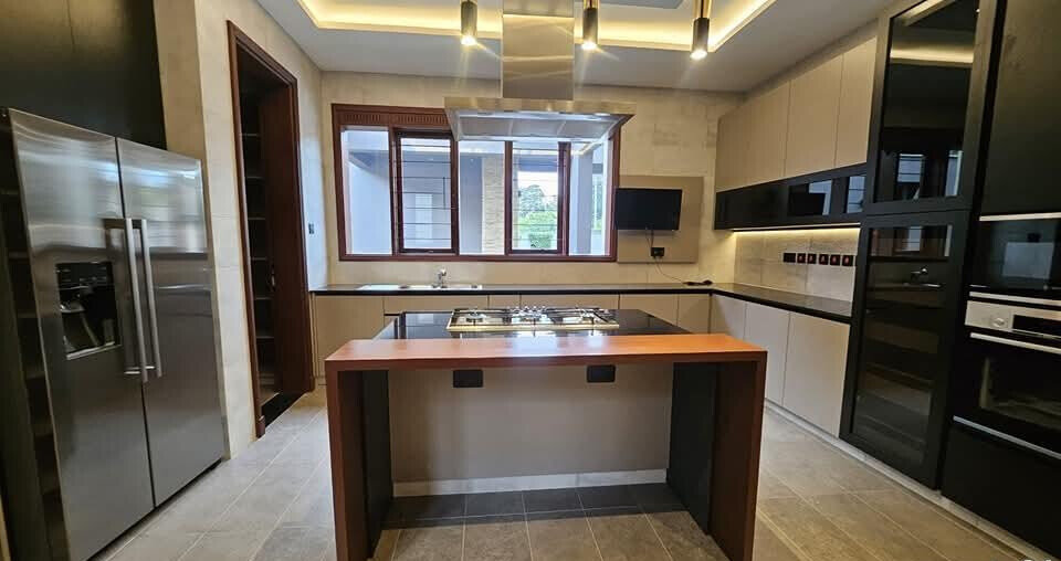 Ambassadorial 5BR All-Ensuite with Private Pool & Fountain - Runda