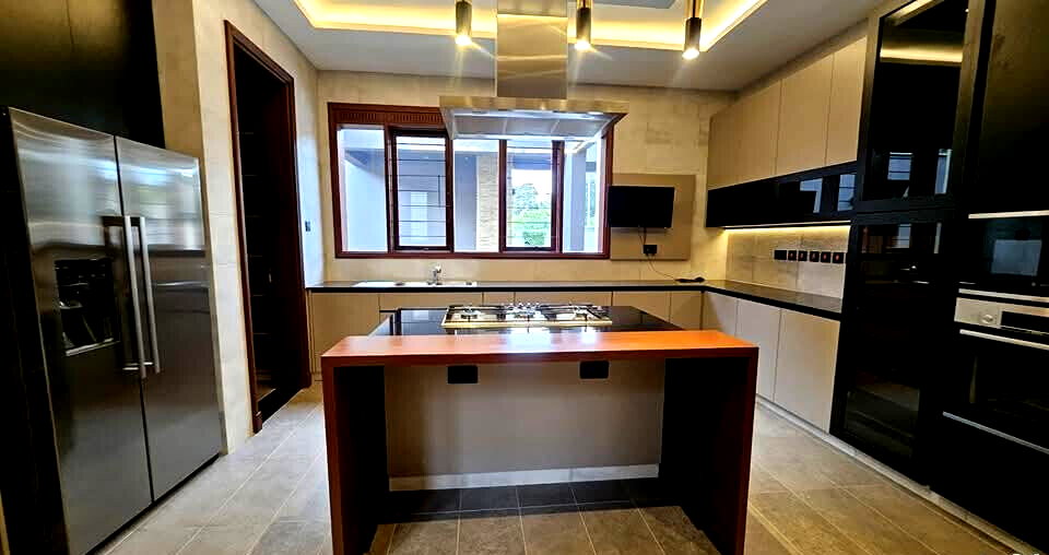Ambassadorial 5BR All-Ensuite with Private Pool & Fountain - Runda