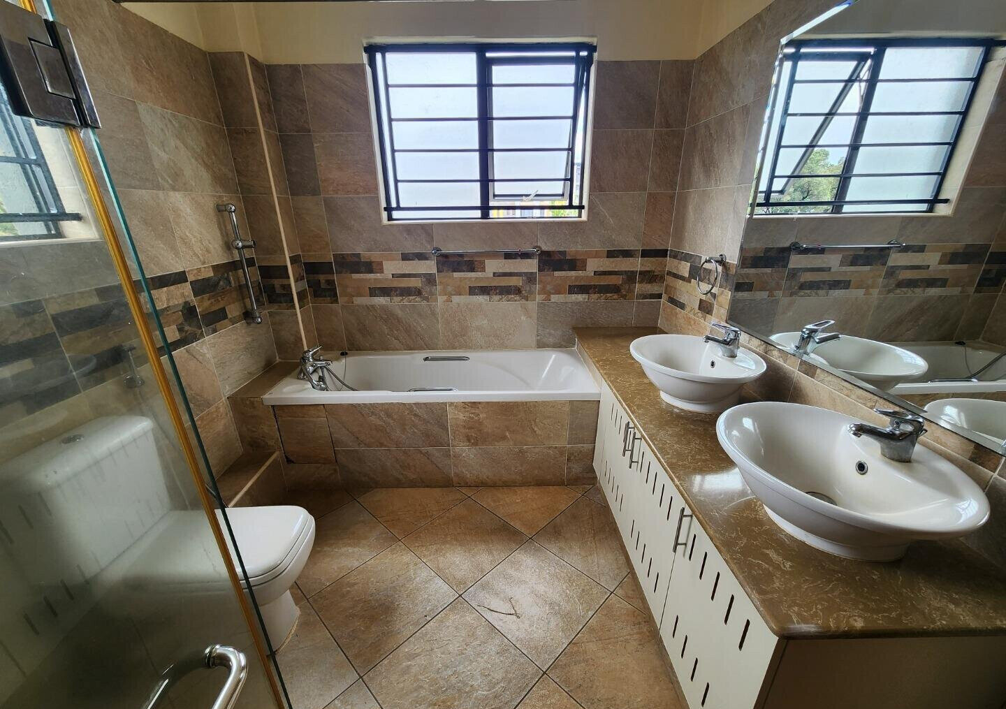 2BR All Ensuite with Balcony & City Views - Sohail Palm, Westlands
