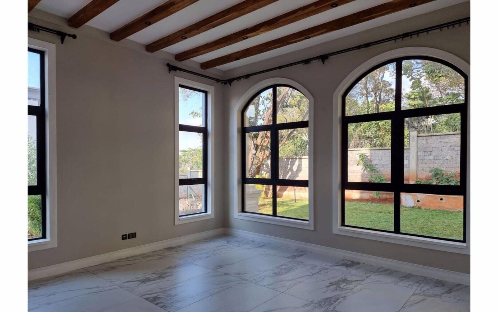 5-Ensuite Townhouse with Clubhouse & Heated Pool - Loresho