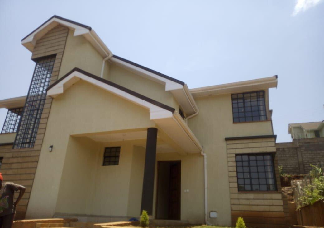 4BR Townhouse with Fireplace & Kitisuru Greens View
