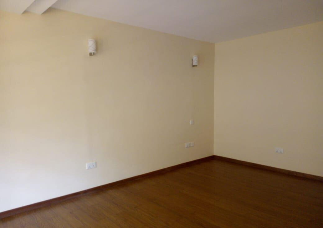 4BR Townhouse with Fireplace & Kitisuru Greens View