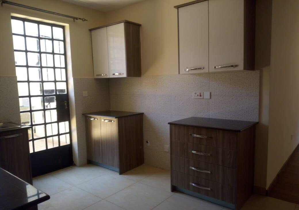 4BR Townhouse with Fireplace & Kitisuru Greens View