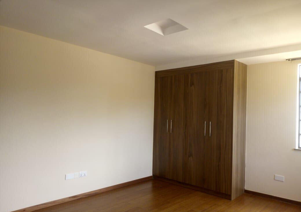 4BR Townhouse with Fireplace & Kitisuru Greens View