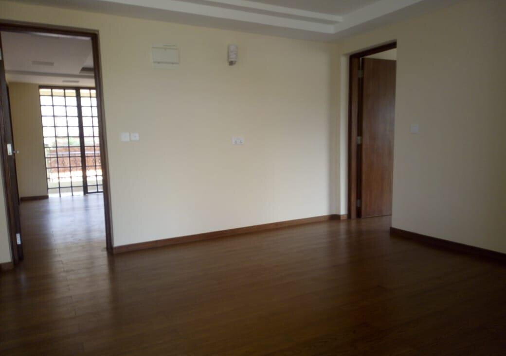 4BR Townhouse with Fireplace & Kitisuru Greens View