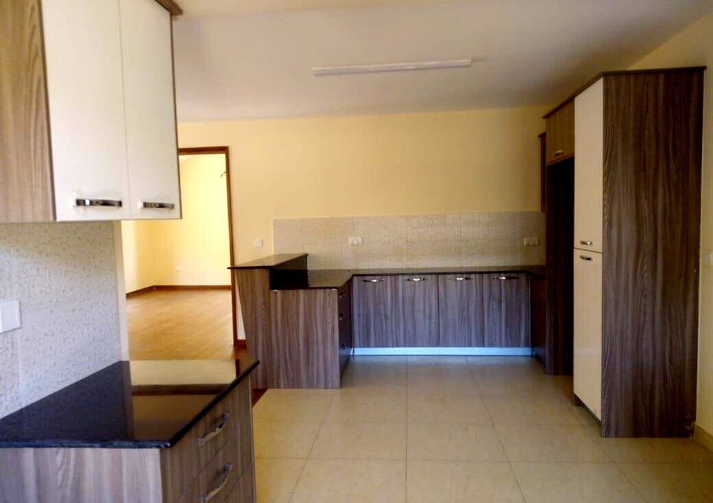 4BR Townhouse with Fireplace & Kitisuru Greens View