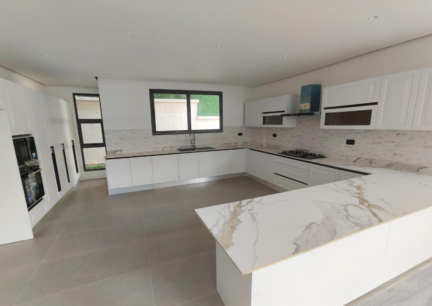 Corner Unit Townhouse with Private Garden & DSQ - Lavington