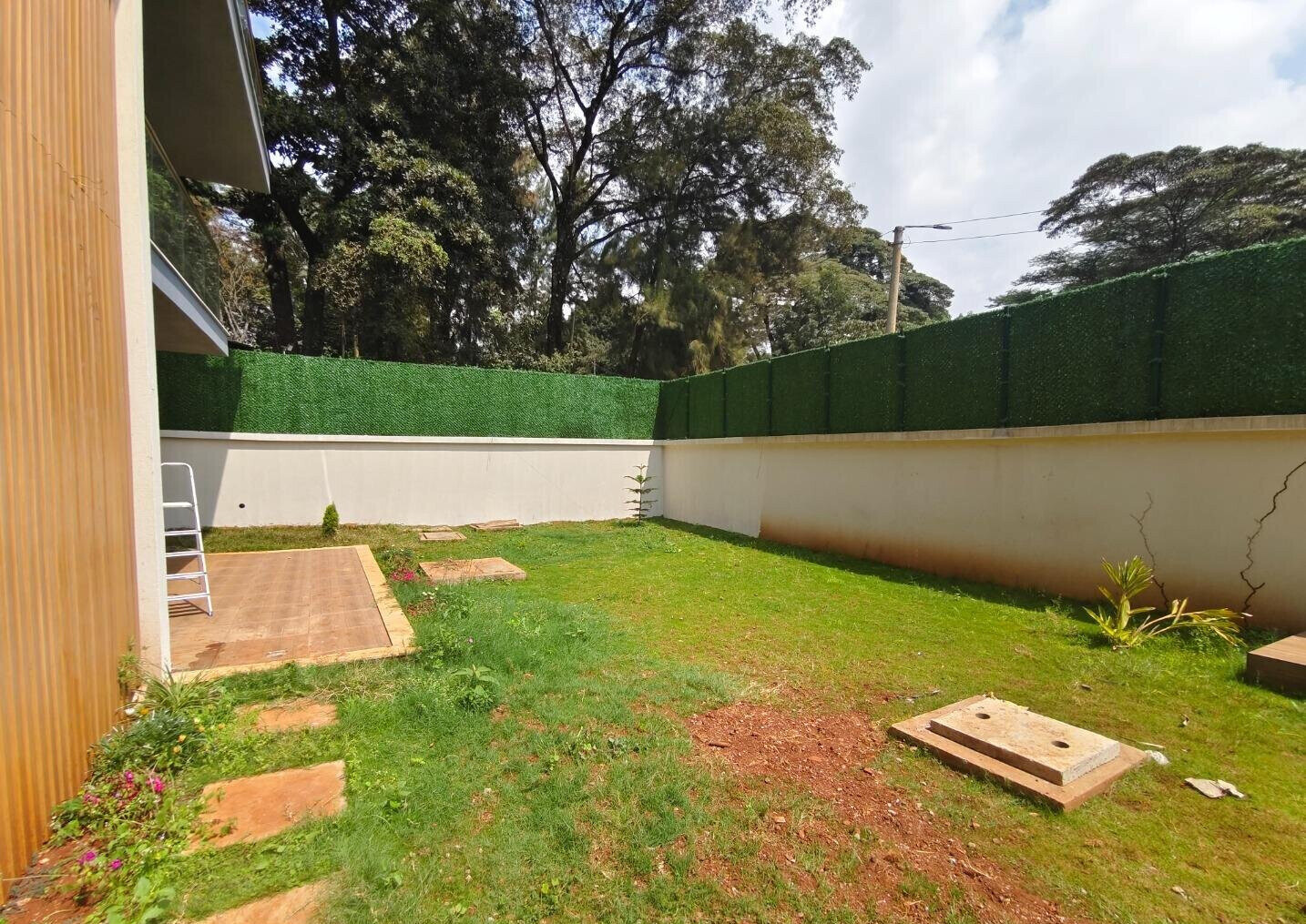 Corner Unit Townhouse with Private Garden & DSQ - Lavington