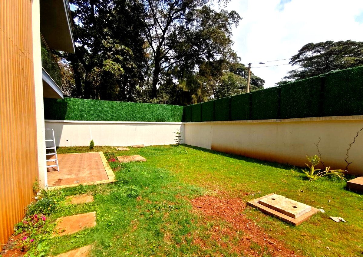 Corner Unit Townhouse with Private Garden & DSQ - Lavington