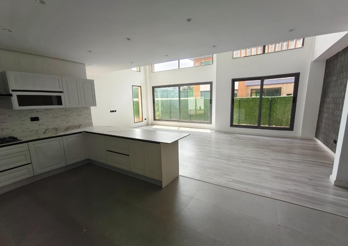 Corner Unit Townhouse with Private Garden & DSQ - Lavington