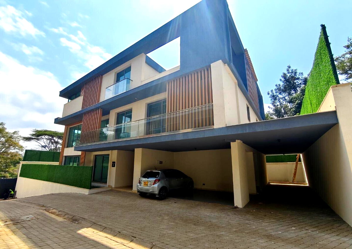 Corner Unit Townhouse with Private Garden & DSQ - Lavington